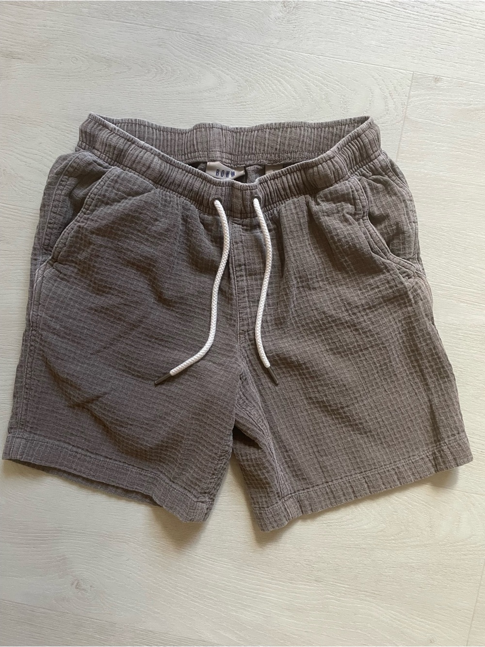 Men's Textured Drawstring Athletic Shorts in Charcoal Gray